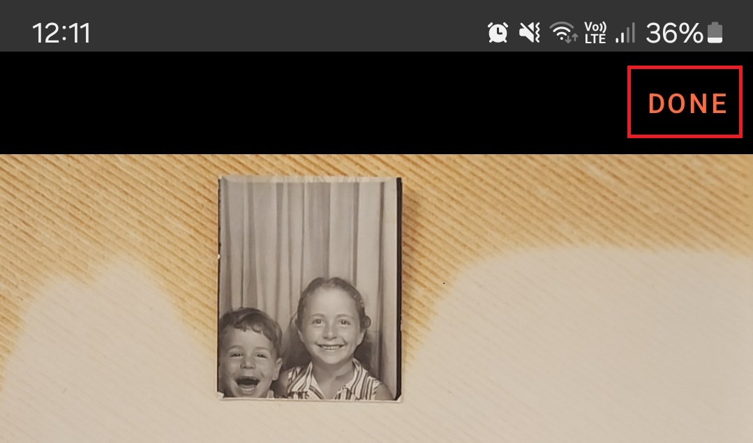 Выбор снимка после сканирования в MyHeritage: перед обработкой проверьте границы кадра и нужную фотографию.